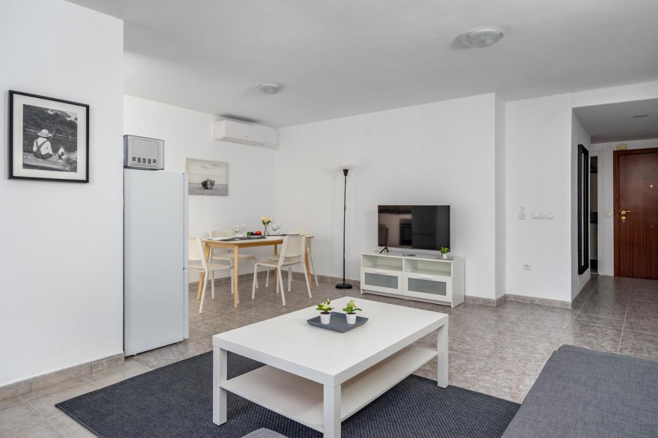 Central Flat With Pool In Fuengirola By Costarentals - Ref 171 Buitenkant foto