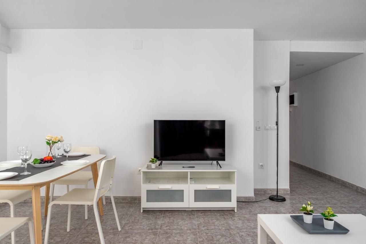 Central Flat With Pool In Fuengirola By Costarentals - Ref 171 Buitenkant foto